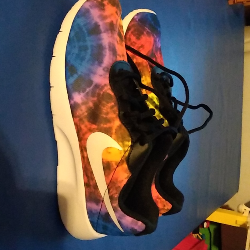 NWOT boys Nike tie dye sneakers